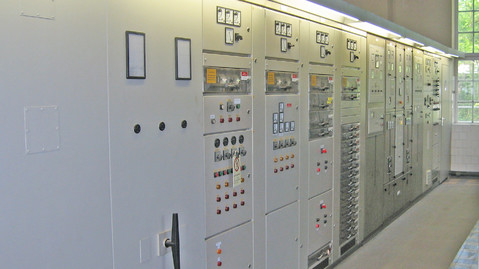 Energy, switch and control cabinets for the Brunsbüttel locks